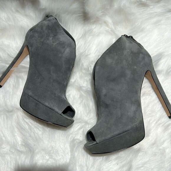 Nine West Grey Suede Vamp Peep Toe Booties Size 8.5. B83 - Picture 2 of 9
